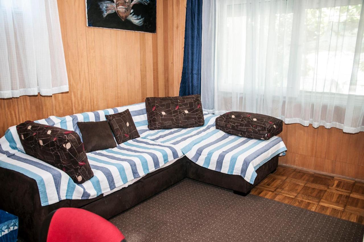 Apartment Roza โตรกีร์ ภายนอก รูปภาพ