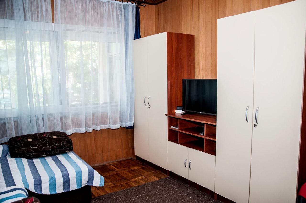Apartment Roza โตรกีร์ ภายนอก รูปภาพ