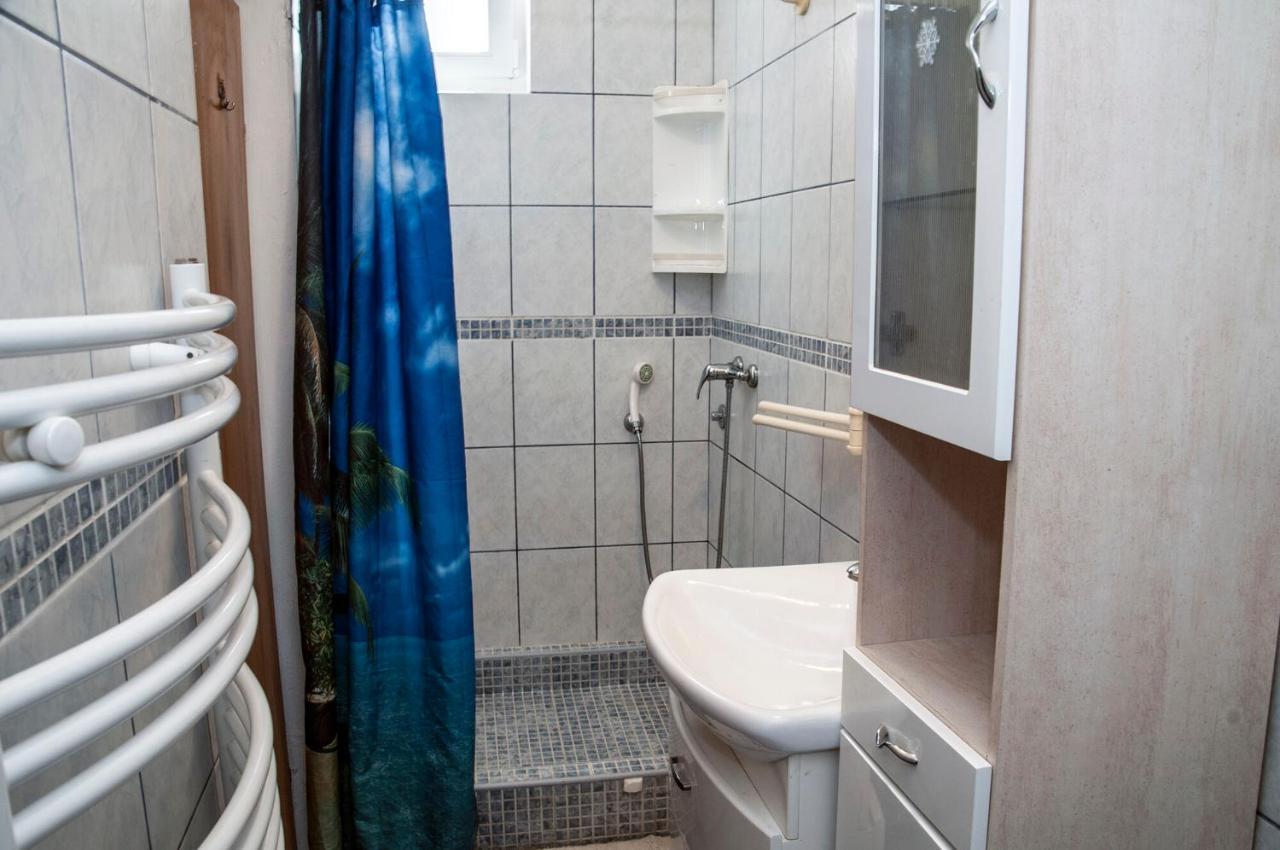 Apartment Roza โตรกีร์ ภายนอก รูปภาพ
