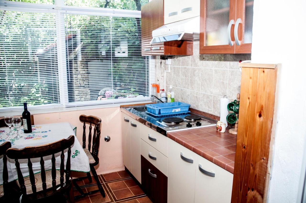 Apartment Roza โตรกีร์ ภายนอก รูปภาพ